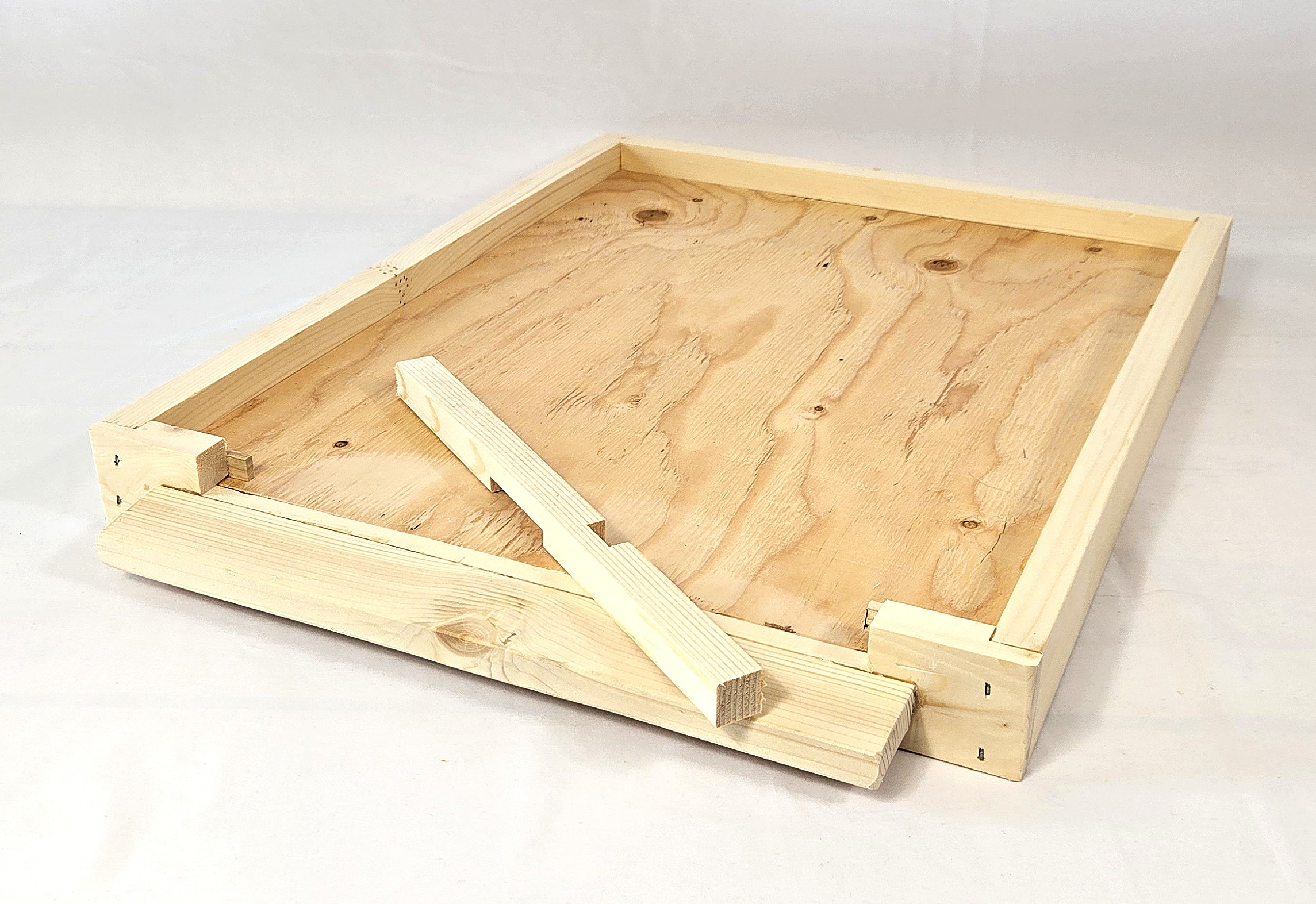 Beehive - Bottom Entry Board with Entrance Reducer - Image 2