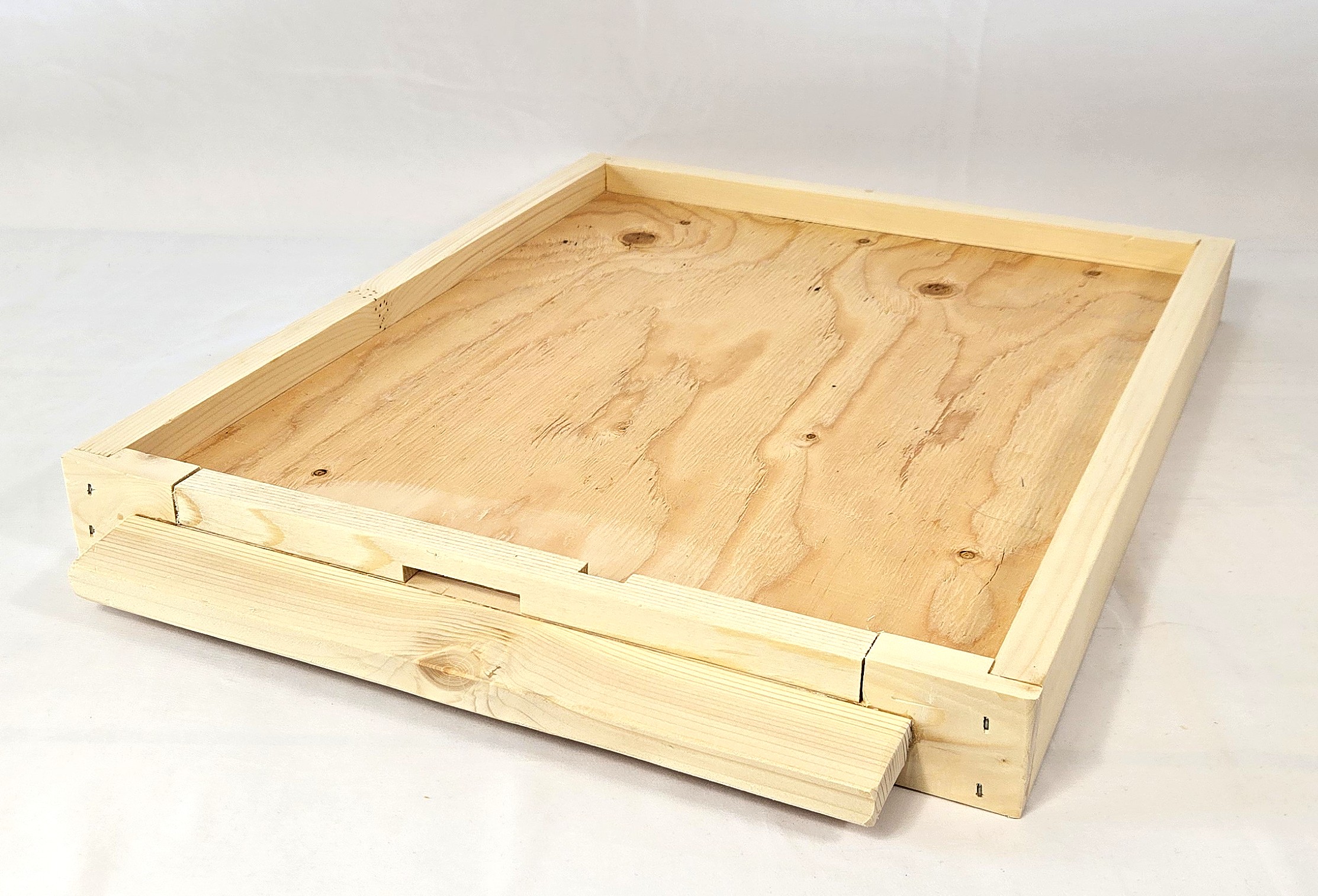 Beehive - Bottom Entry Board with Entrance Reducer