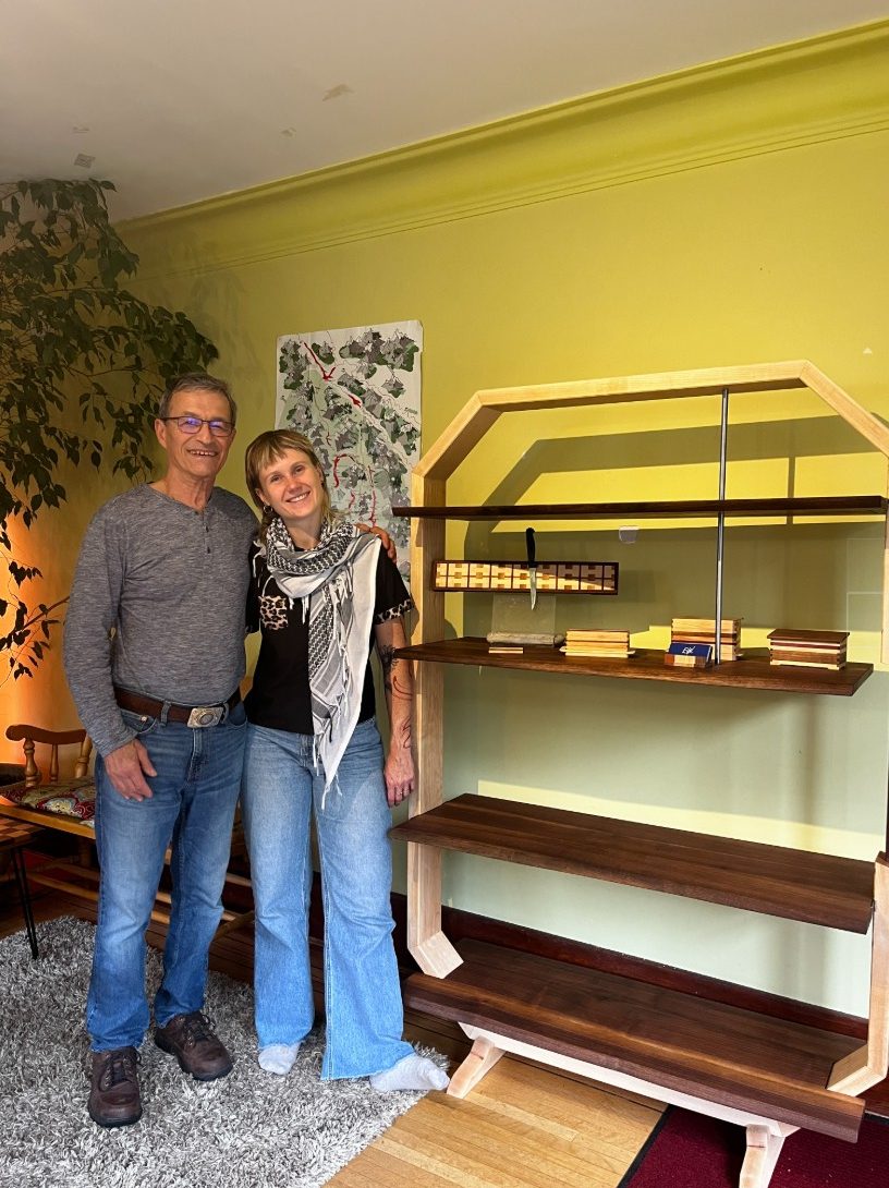 4 shelves display unit - Unique design - Image 2