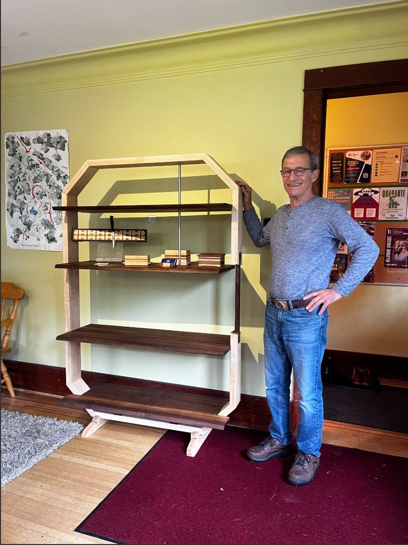4 shelves display unit - Unique design