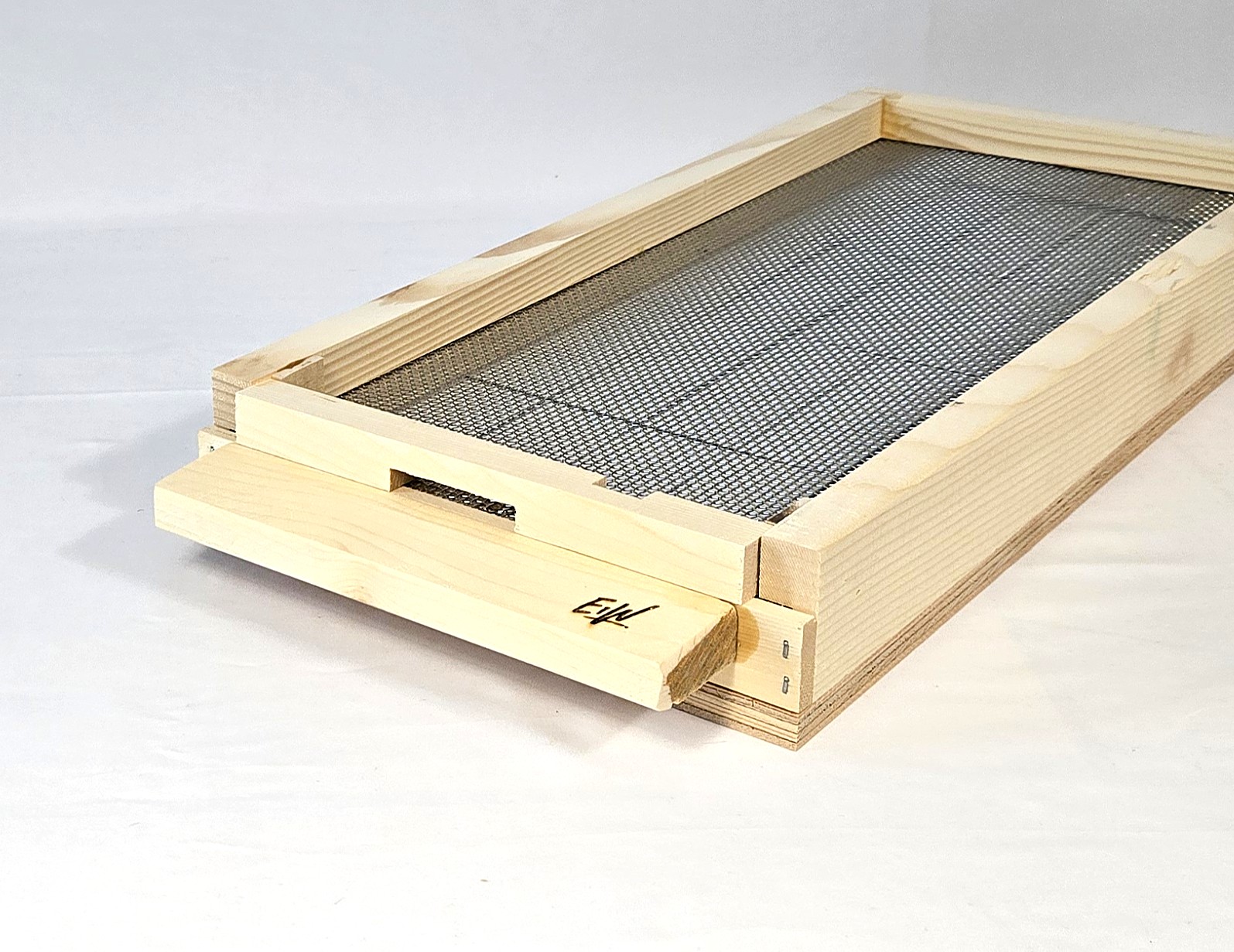 Beehive - Bottom Entry Board Screened with Entrance Reducer & Mite-counting Board for 5-frame NUC - Image 2