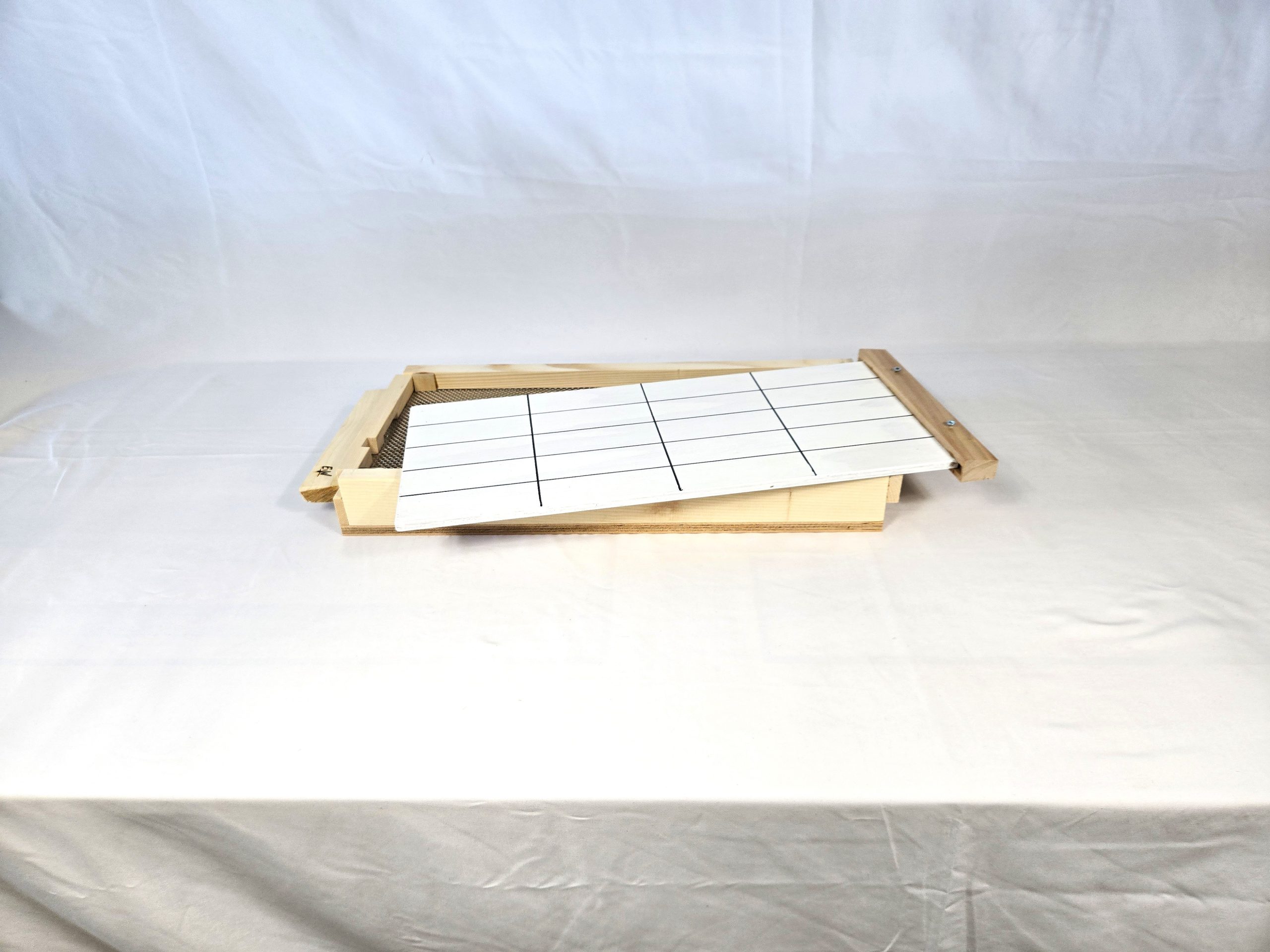 Beehive - Bottom Entry Board Screened with Entrance Reducer & Mite-counting Board for 5-frame NUC - Image 4